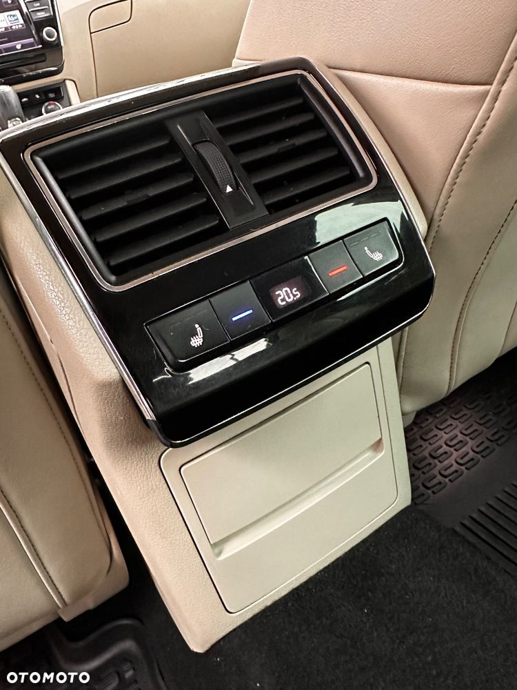 Skoda Superb 2.0 TDI L&K DSG - 13