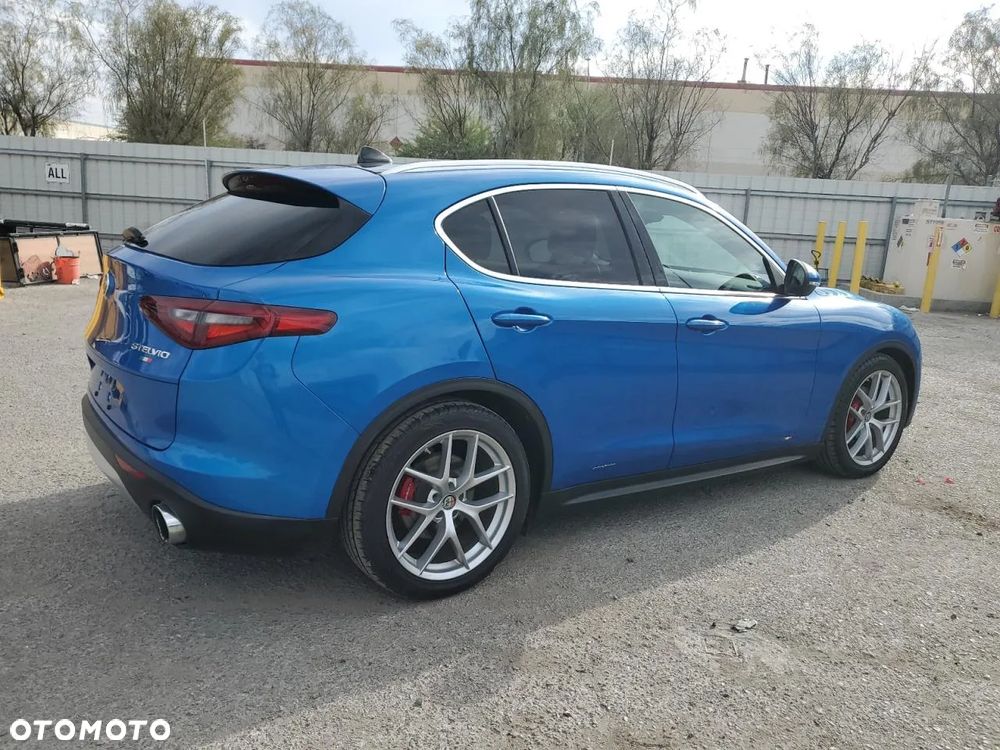 Alfa Romeo Stelvio 2.0 Turbo 16V AT8-Q4 Ti - 6