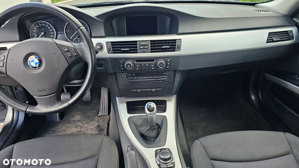 BMW Seria 3 320d - 10