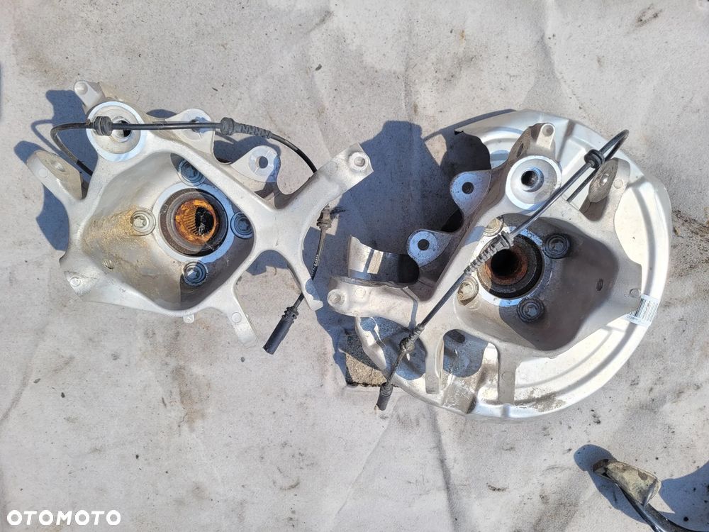 Zwrotnica piasta lewa prawa tył tylna ABS BMW F13 F12 4,0 D 6796146 6796145 - 5