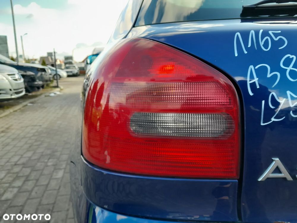 AUDI A3 8L LAMPA TYLNA LEWA W BŁOTNIK