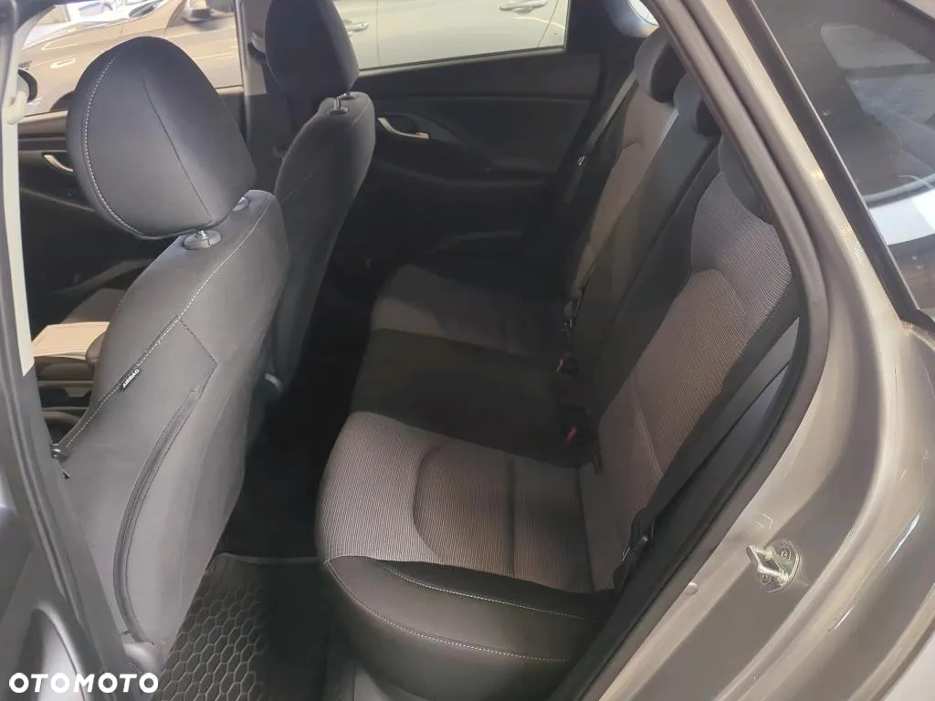 Hyundai i30 1.5 DPI Classic + - 9