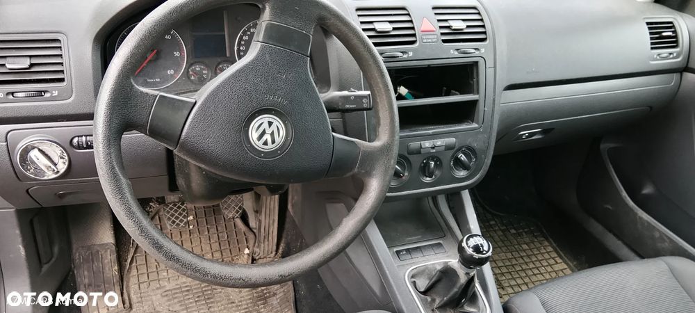 VW GOLF V - 6
