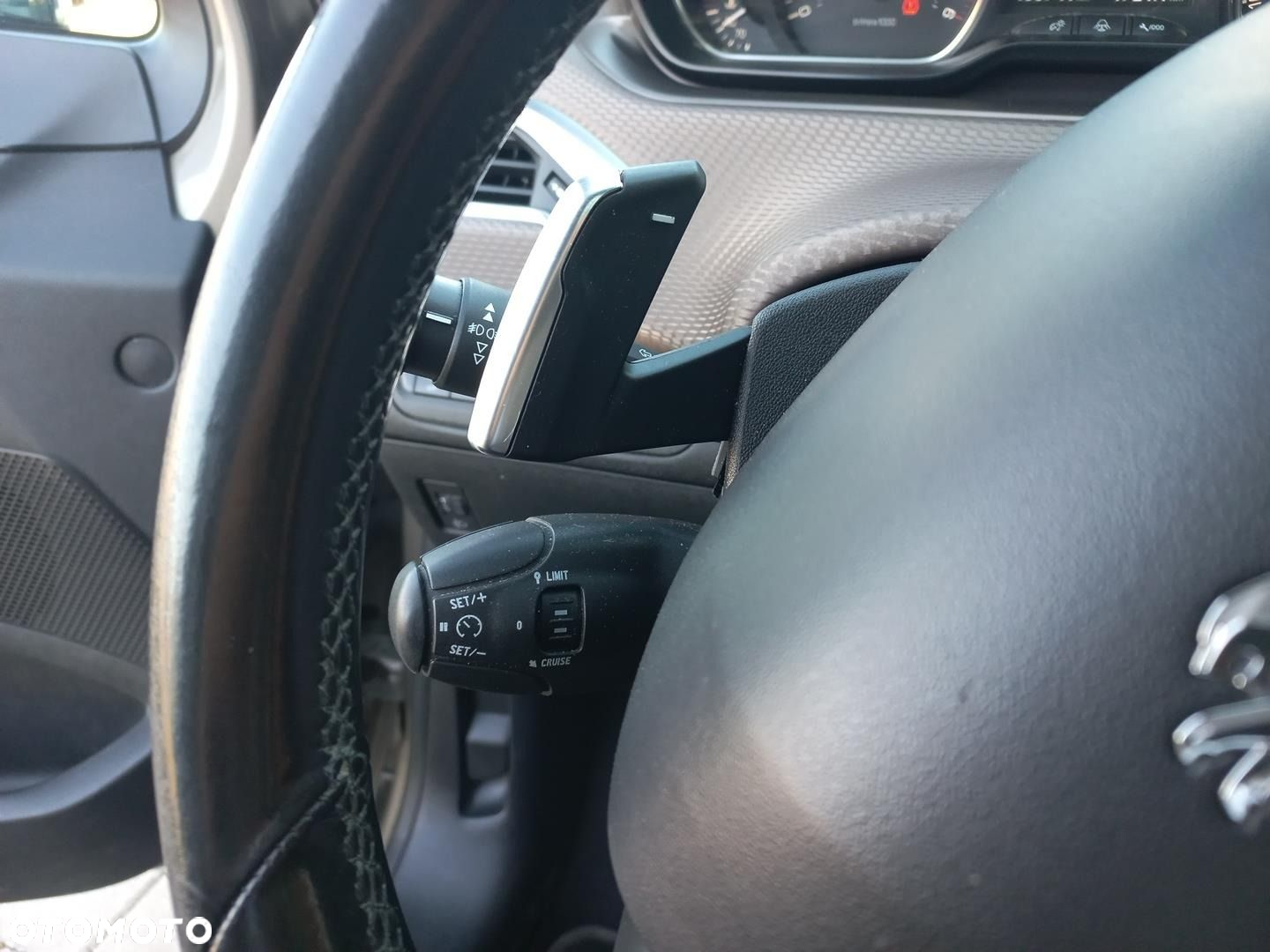 Peugeot 2008 1.6 e-HDi Style S&S - 19