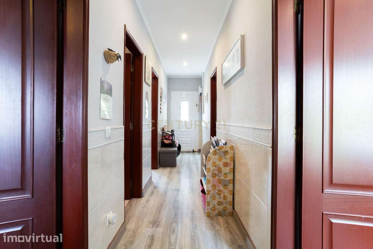 Moradia Independente com espaçoso terreno, na Rua Manuel Cândido, na Q - Grande imagem: 5/57