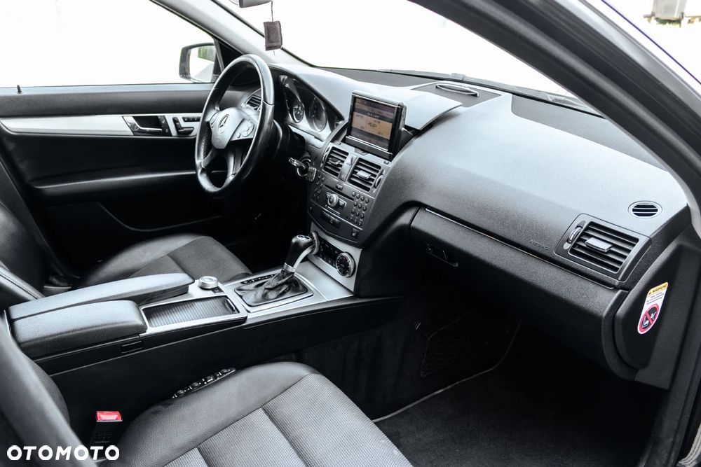 Mercedes-Benz Klasa C 250 CDI BlueEff Avantgarde 4-Matic - 32