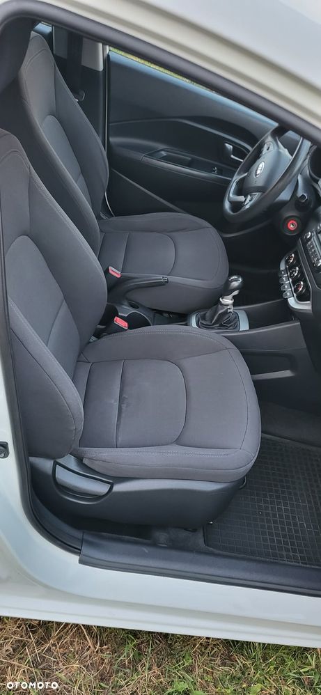 Kia Rio 1.4 crdi M - 11