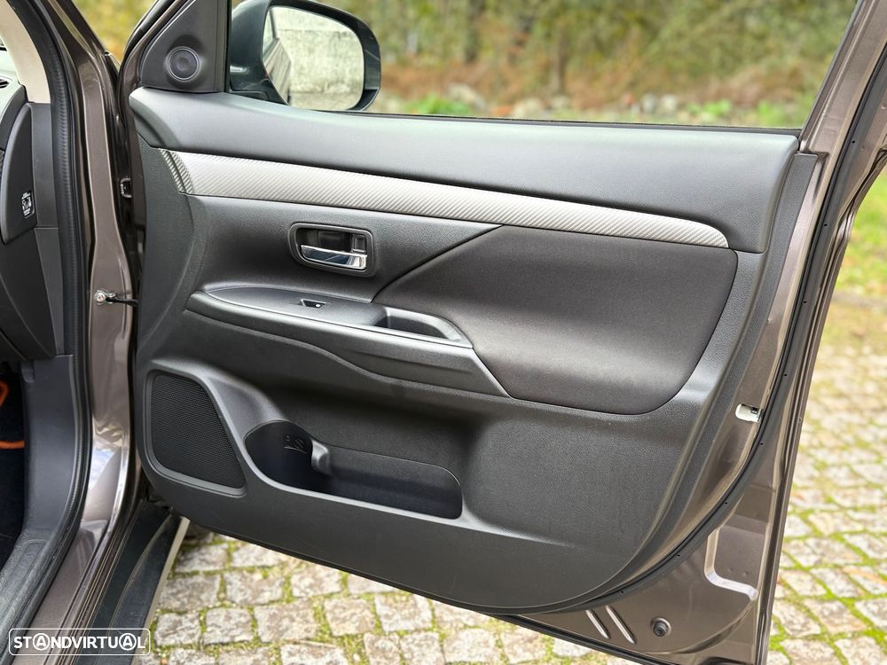 Mitsubishi Outlander 2.2 DI-D 4WD Intense - 14