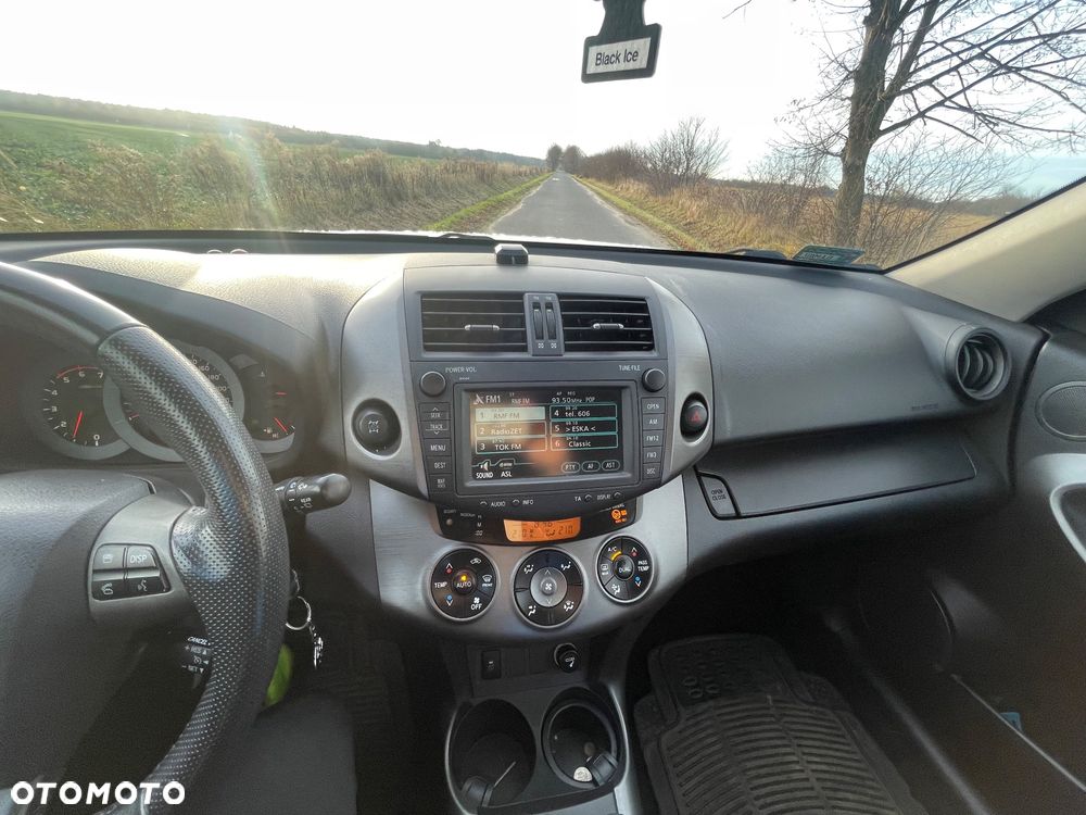Toyota RAV4 - 6