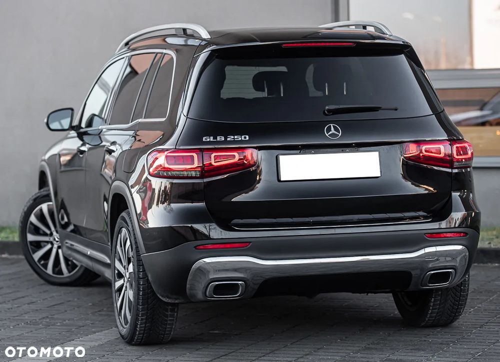 Mercedes-Benz GLB 250 4-Matic 8G-DCT - 8
