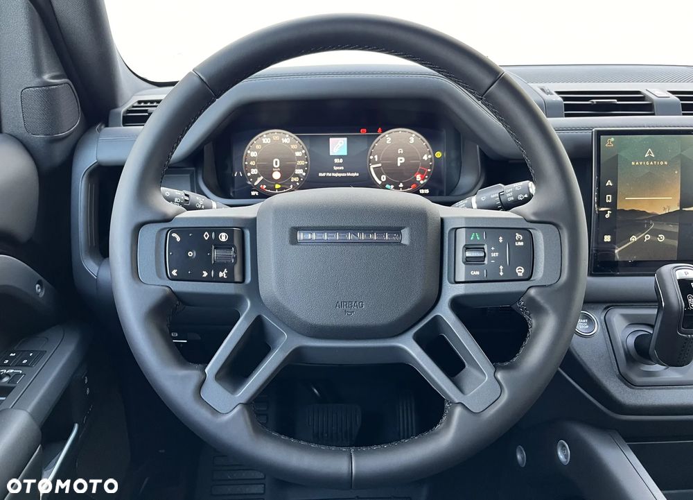 Land Rover Defender 110 D250 X-Dynamic SE - 6