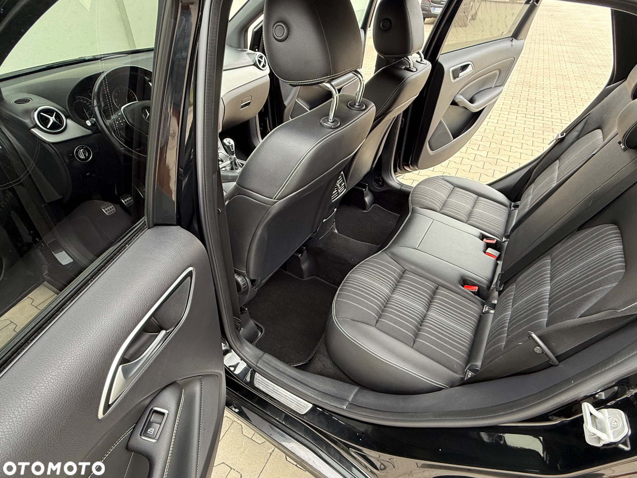 Mercedes-Benz Klasa B 180 UrbanStyle Edition - 25