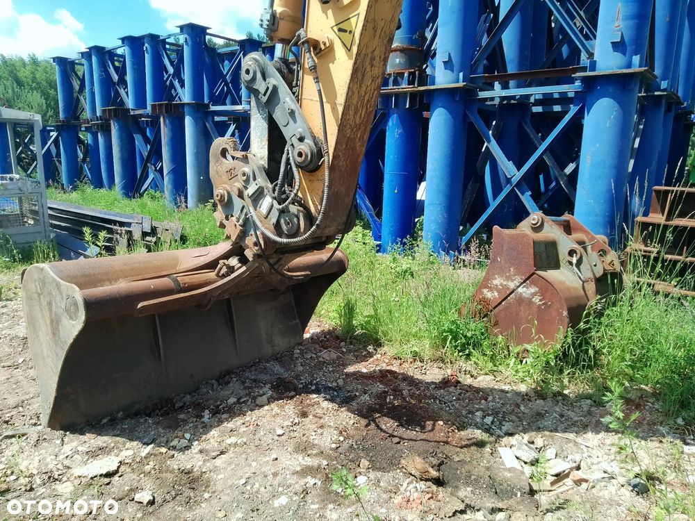 Liebherr R906LC - 11
