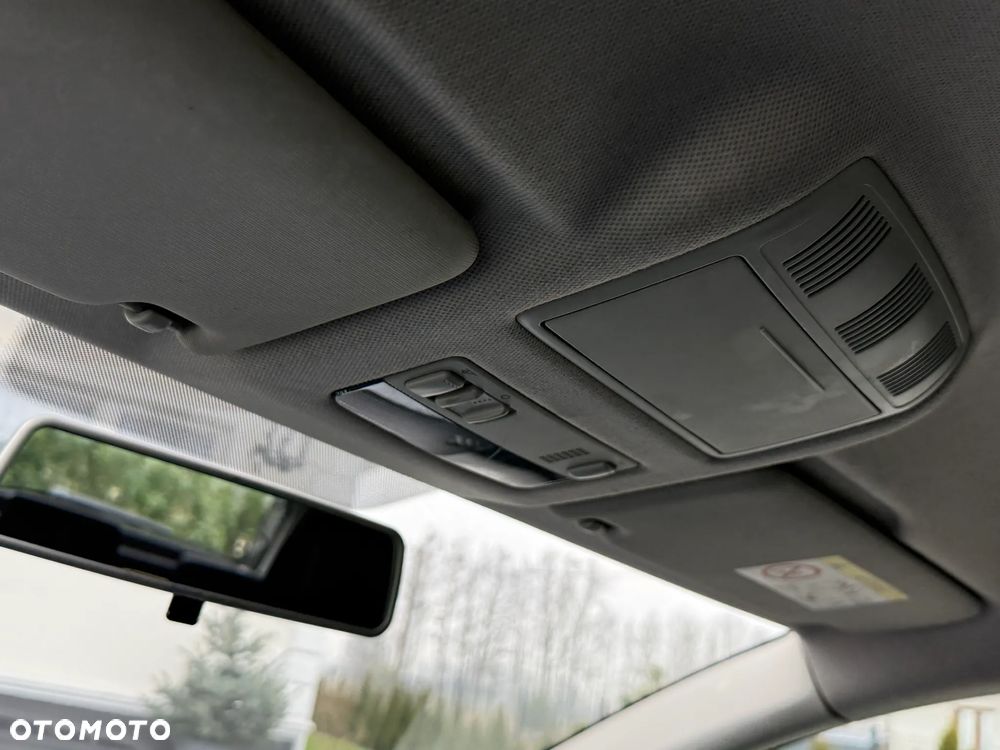 Skoda RAPID Spb 1.2 TSI Style - 40