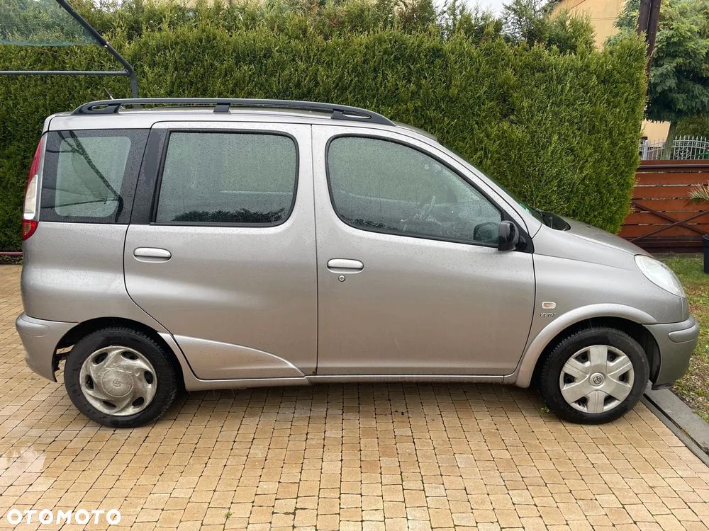 Toyota Yaris Verso 2004 photo 4