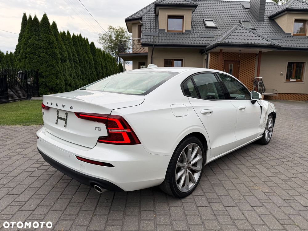 Volvo S60 T5 Momentum Pro - 28