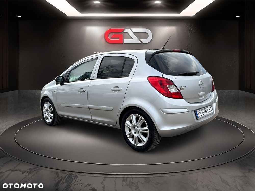 Opel Corsa 1.2 16V Sport - 2