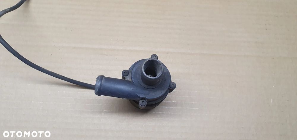 Dodatkowa pompka obiegu wody VW Phaeton - 4