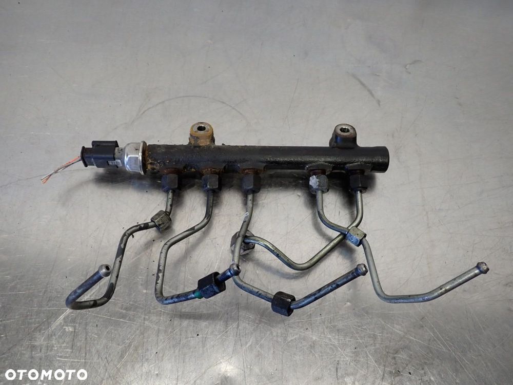 LISTWA WTRYSKOWA PEUGEOT 301  9685297580 - 2