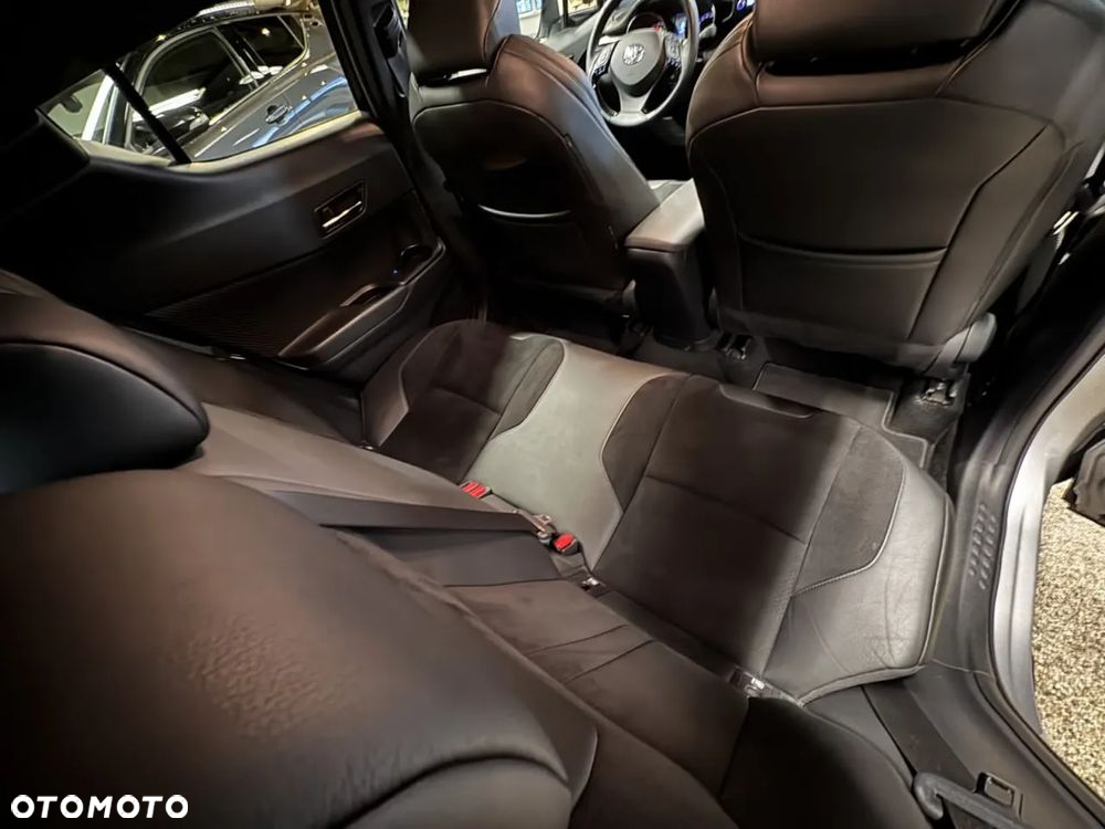 Toyota C-HR Hybrid Lounge - 16