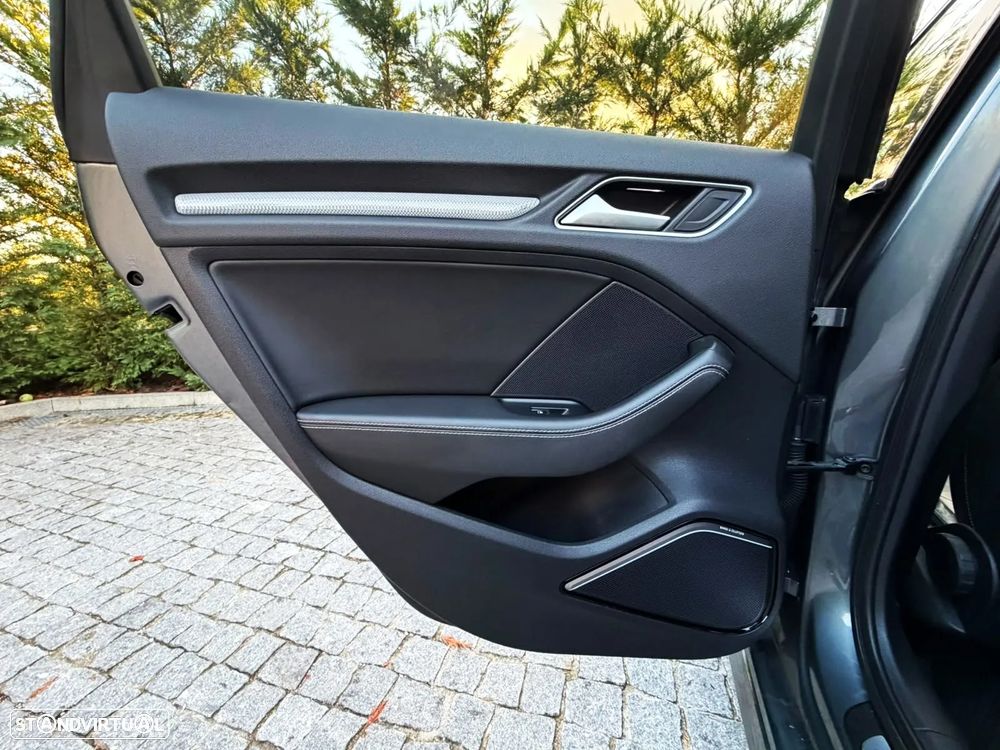 Audi S3 S tronic - 22