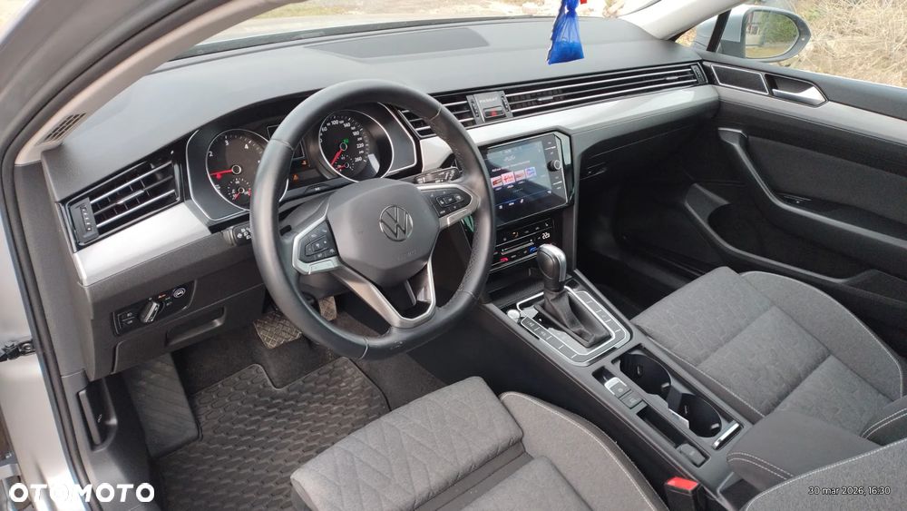 Volkswagen Passat 2.0 TDI Elegance DSG - 9
