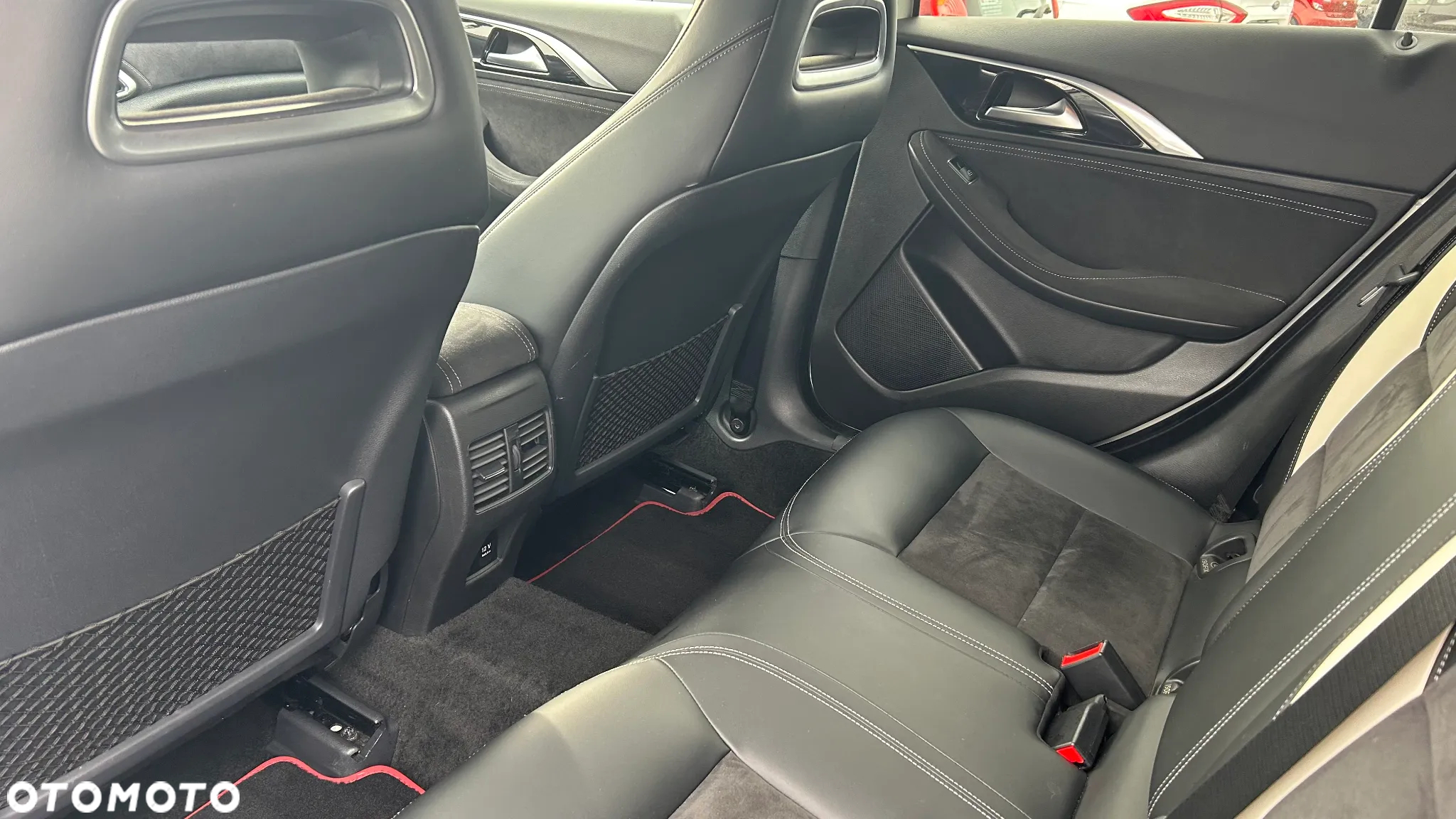 Infiniti Q30 2.0t Sport AWD 7DCT - 8
