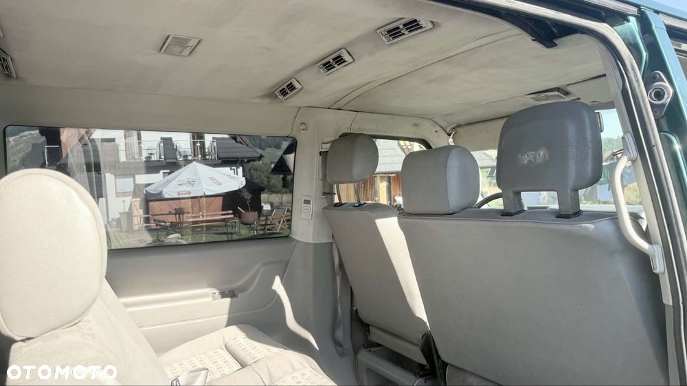 Volkswagen Caravelle - 5