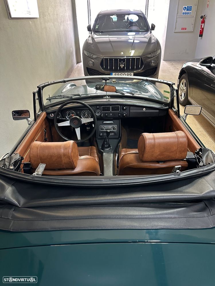 MG MGB - 14