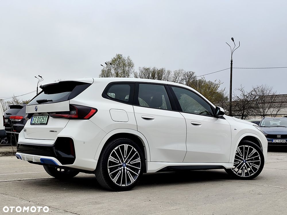 BMW iX1 xDrive30 66.5kWh M Sport - 3