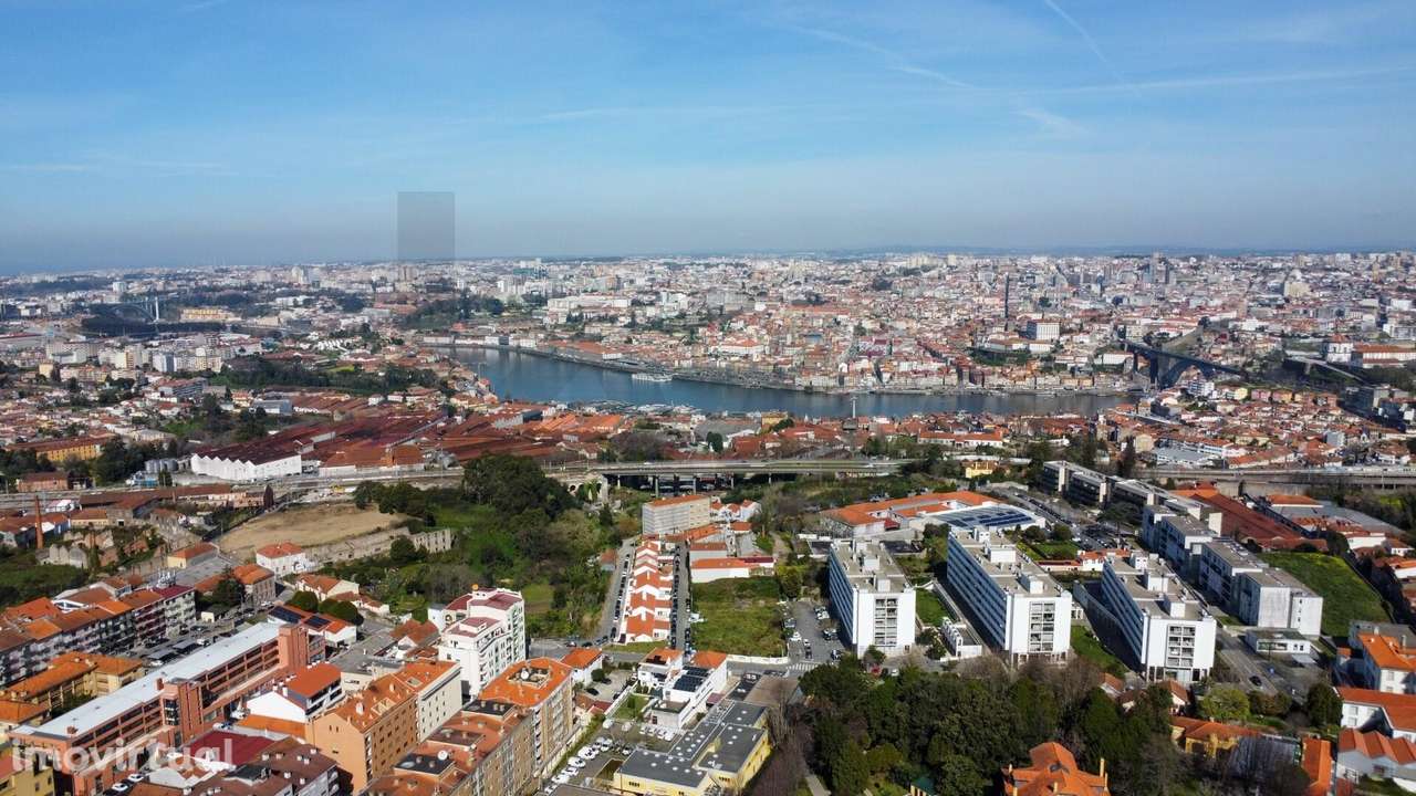 Moradia T4 no coração de Vila Nova de Gaia – Junto ao Largo dos Aviado - Grande imagem: 2/58