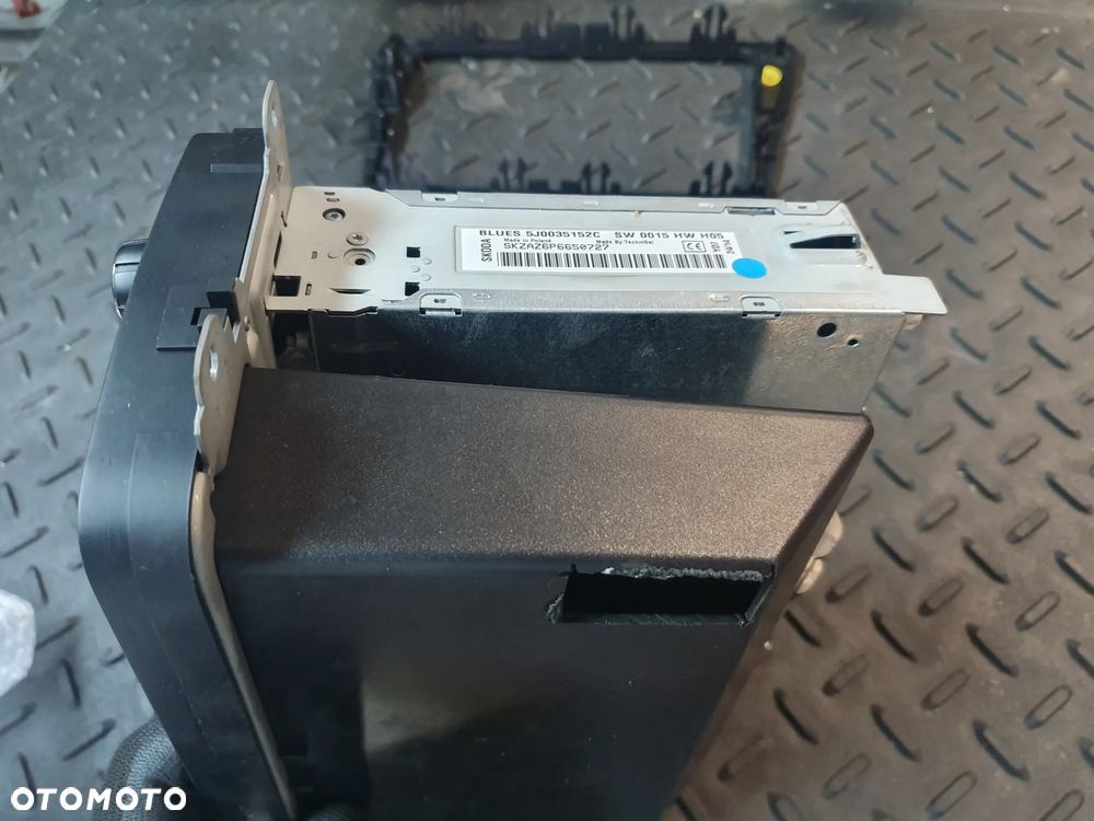 RADIO SKODA RAPID II 1.2 5J0035152C + RAMKA KOMPLET EUROPA - 5