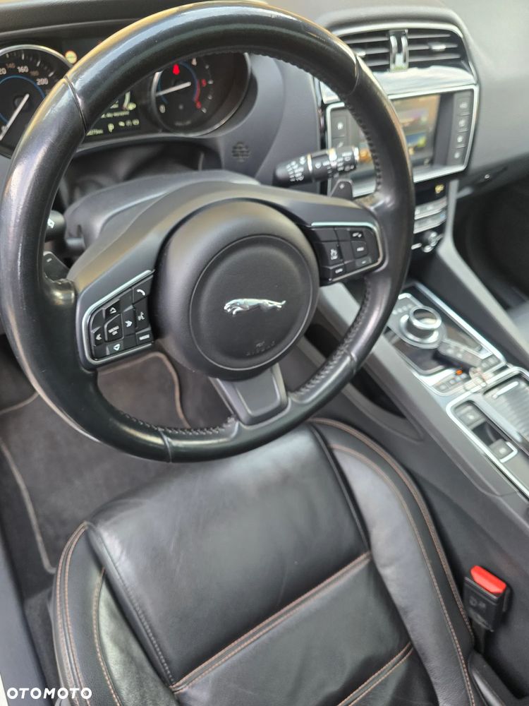 Jaguar F-Pace 2.0 i4D AWD Prestige - 17