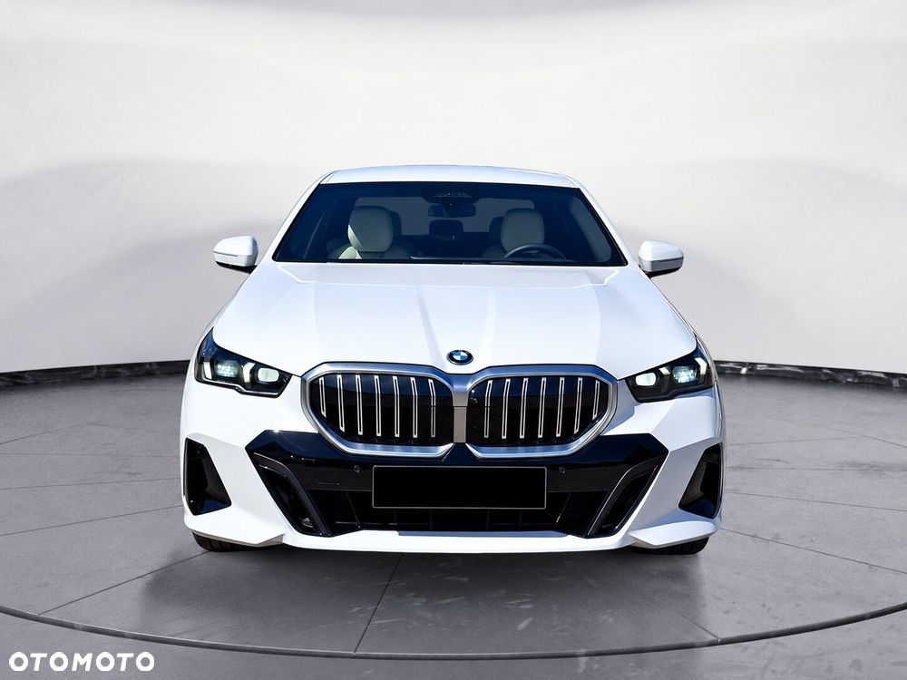 BMW Seria 5 550e xDrive - 7