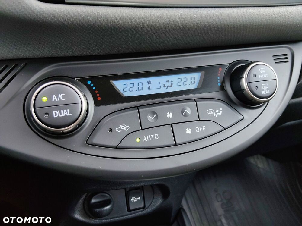 Toyota Yaris Hybrid 100 Premium - 19