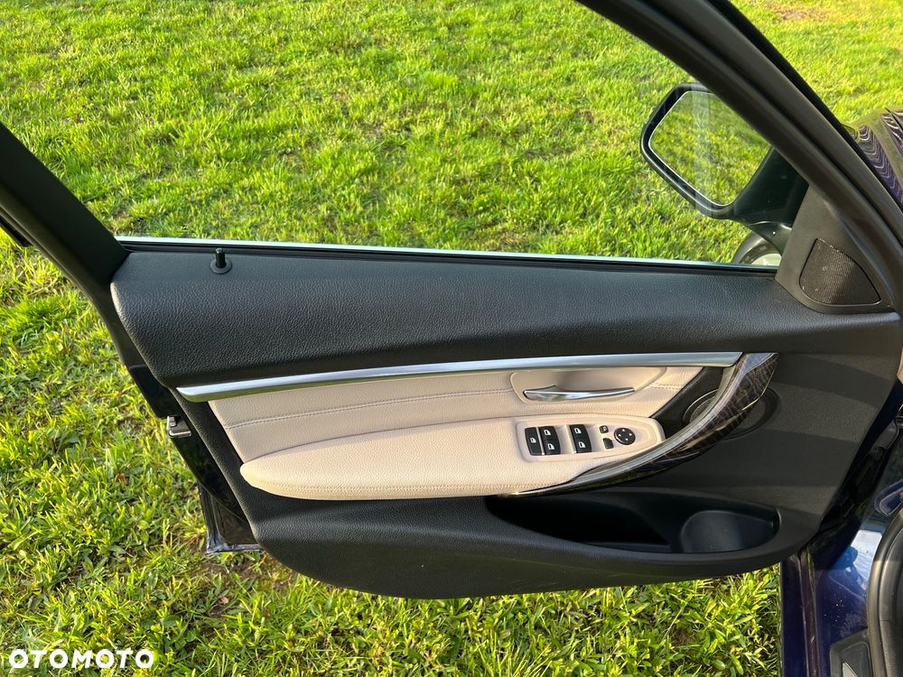 BMW Seria 3 330i xDrive Sport Line - 20