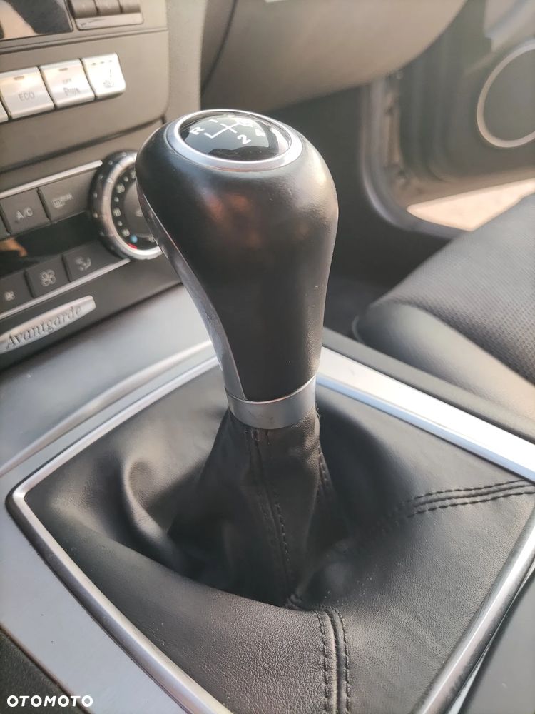 Mercedes-Benz Klasa C 180 BlueEFFICIENCY Avantgarde - 32