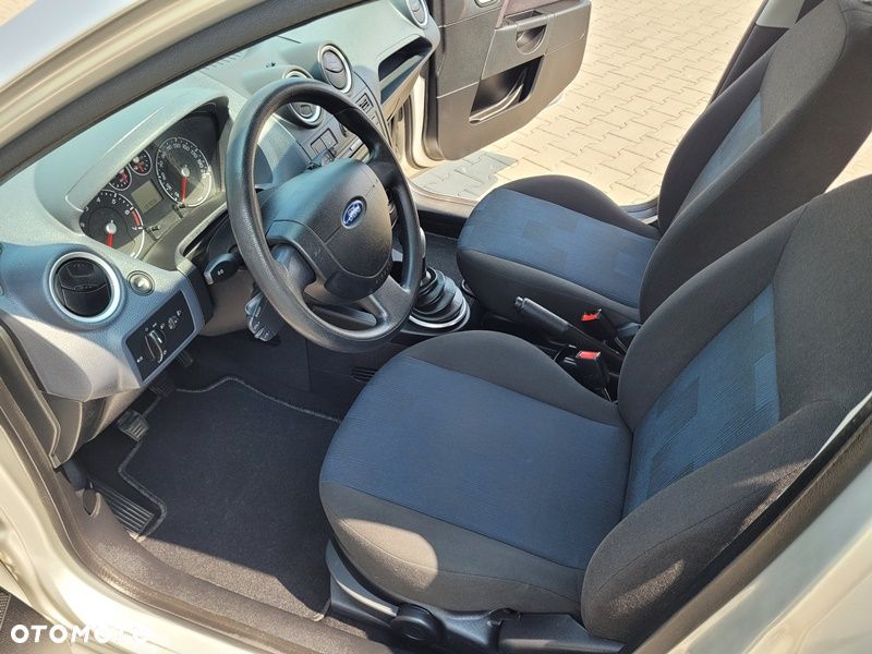 Ford Fiesta - 25