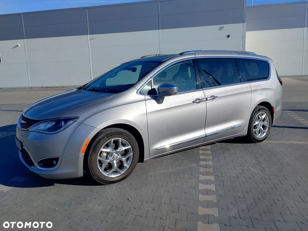 Chrysler Pacifica - 2