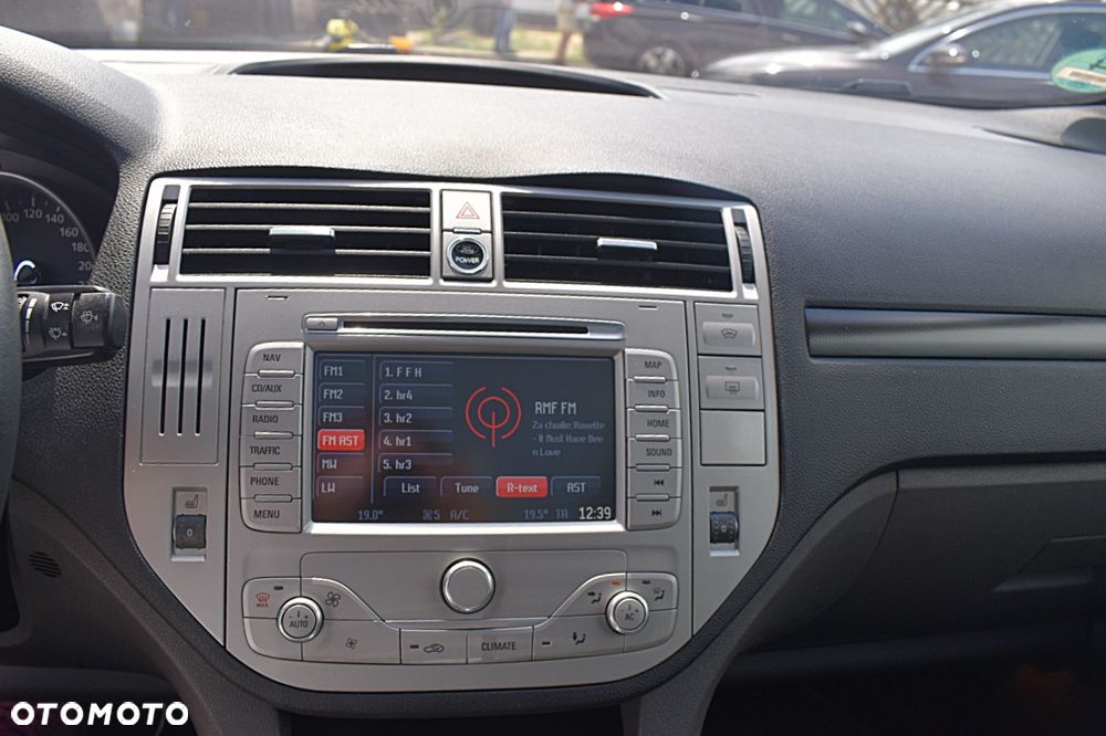 Ford Kuga 2.0 TDCi 2x4 Titanium - 37