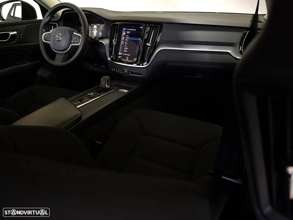 Volvo V60 2.0 B4 Momentum Geartronic - 11