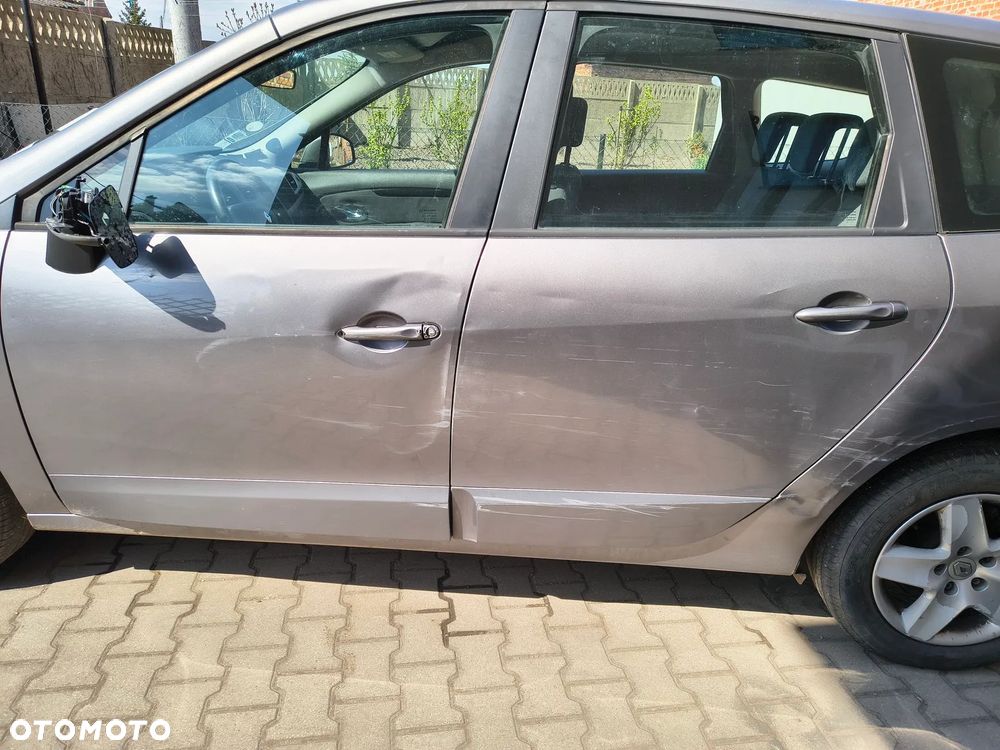 Renault Grand Scenic - 13