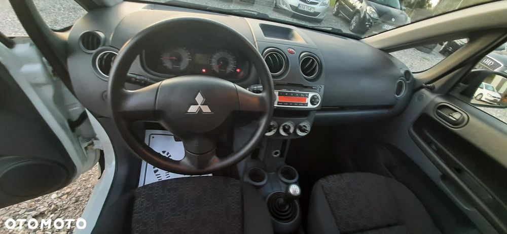 Mitsubishi Colt - 32