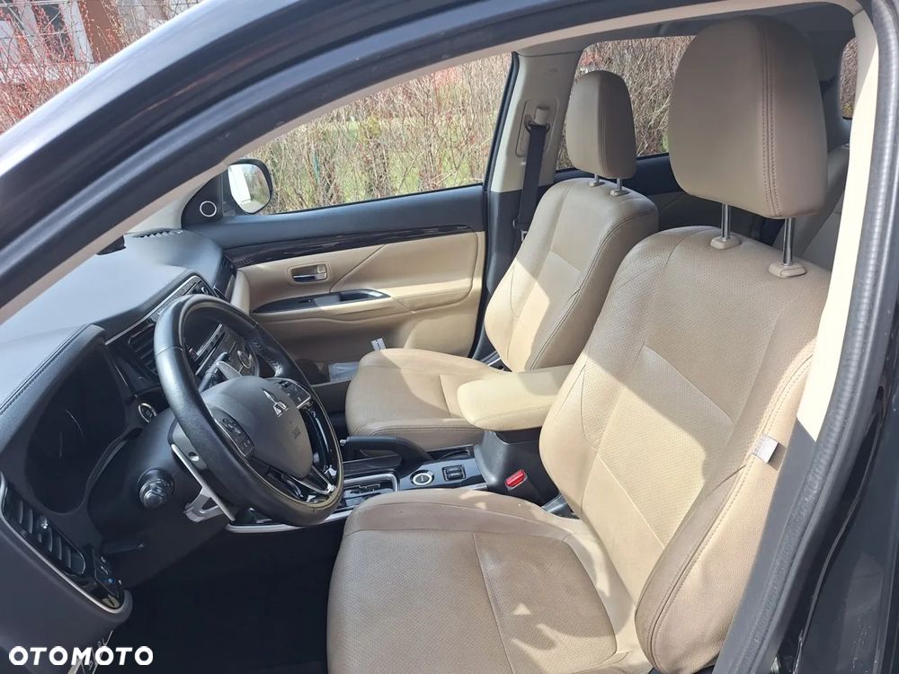 Mitsubishi Outlander 2.0 Instyle + 4WD CVT - 7