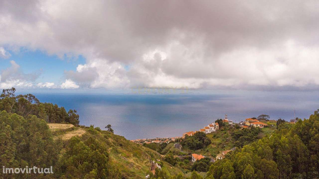 Terreno com 600m2 à Venda em Santa Cruz com Vista Mar e Montanha - Grande imagem: 4/18