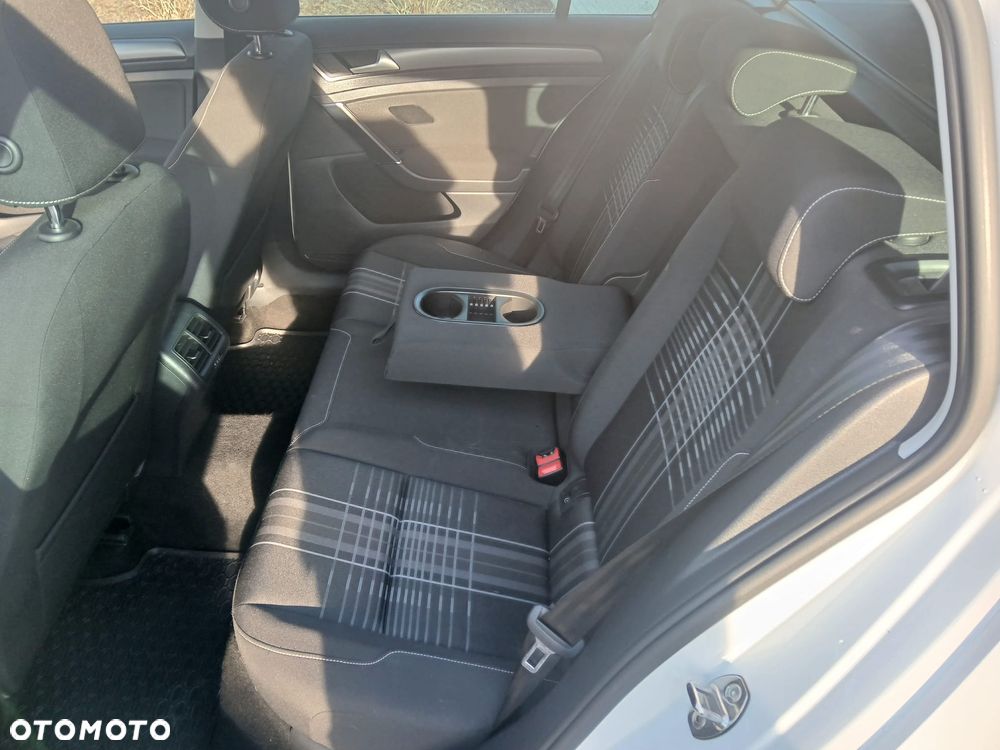 Volkswagen Golf 1.6 TDI BlueMotion Technology Lounge - 29