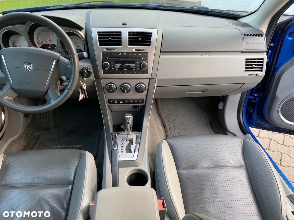 Dodge Avenger - 8