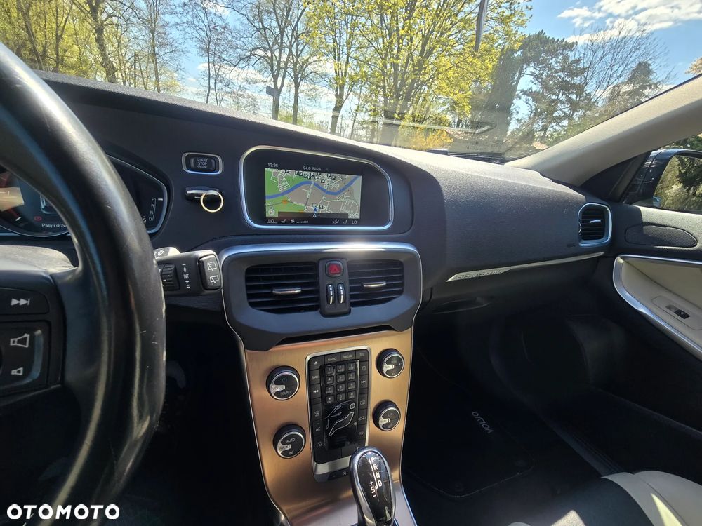 Volvo V40 D4 Geartronic Summum - 34