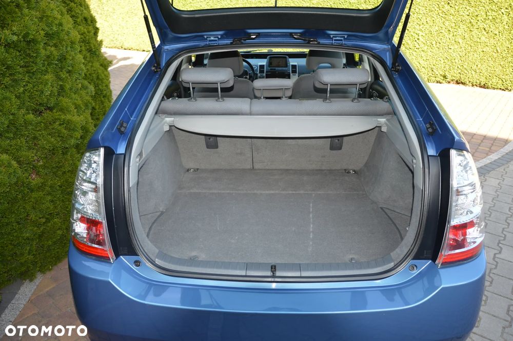 Toyota Prius - 30