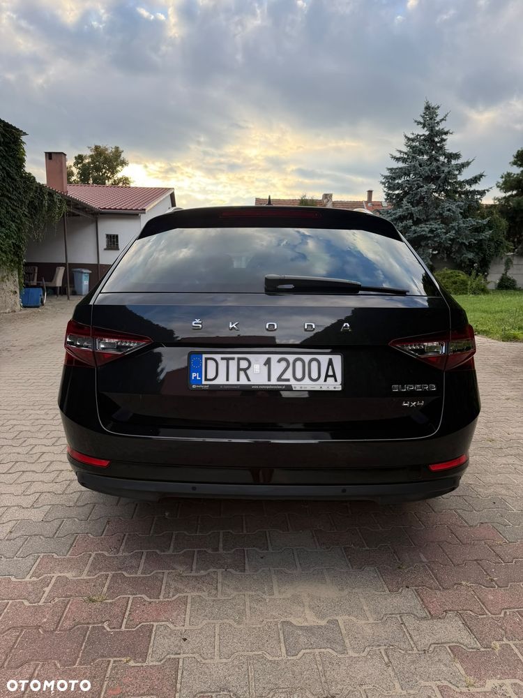 Skoda Superb 2.0 TDI 4x4 L&K DSG - 9